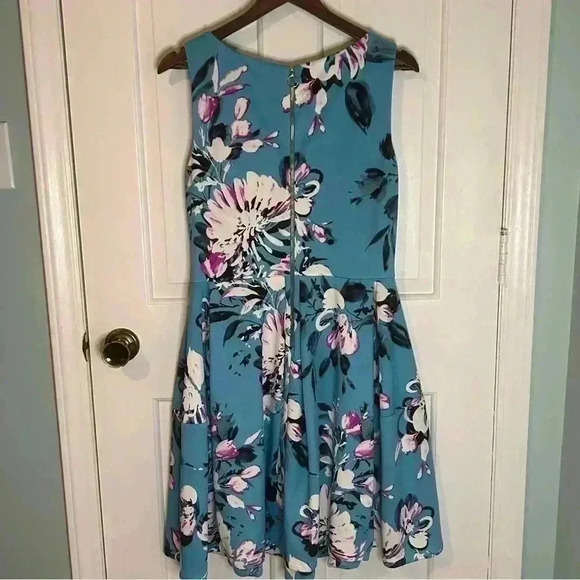 Roz and Ali Blue Floral A-Line Dress - Size 10 - With Pockets! - Picture 9 of 9